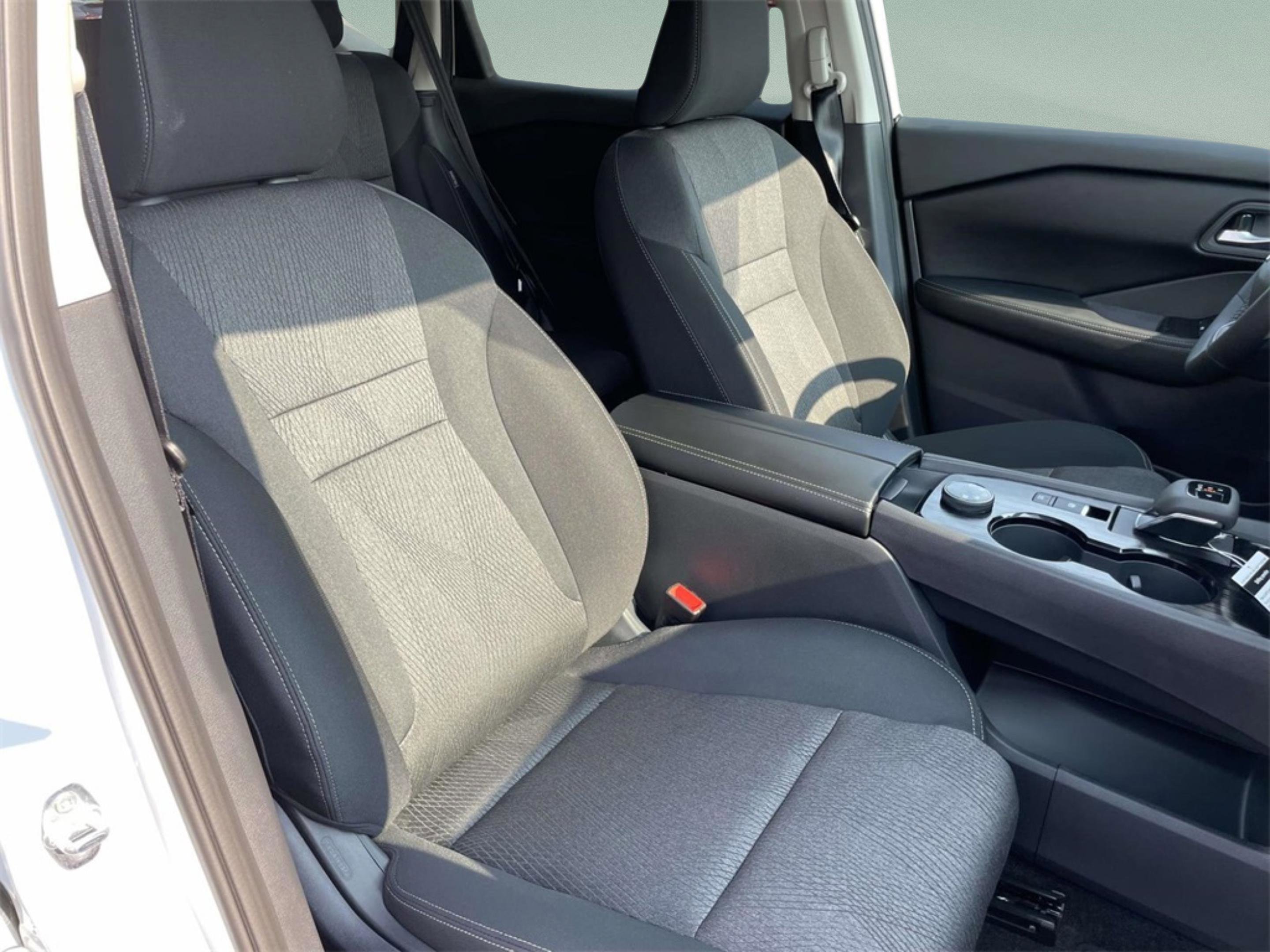 2026 Nissan Rogue SV AWD photo 8