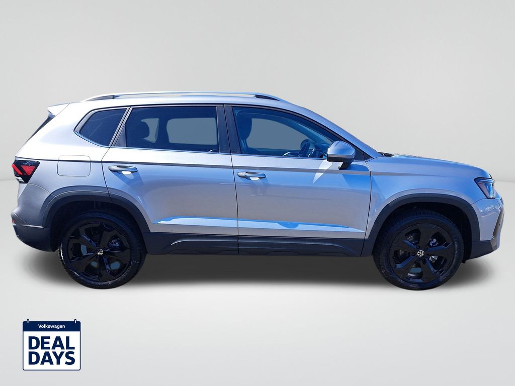2025 Volkswagen Taos SEL photo 4