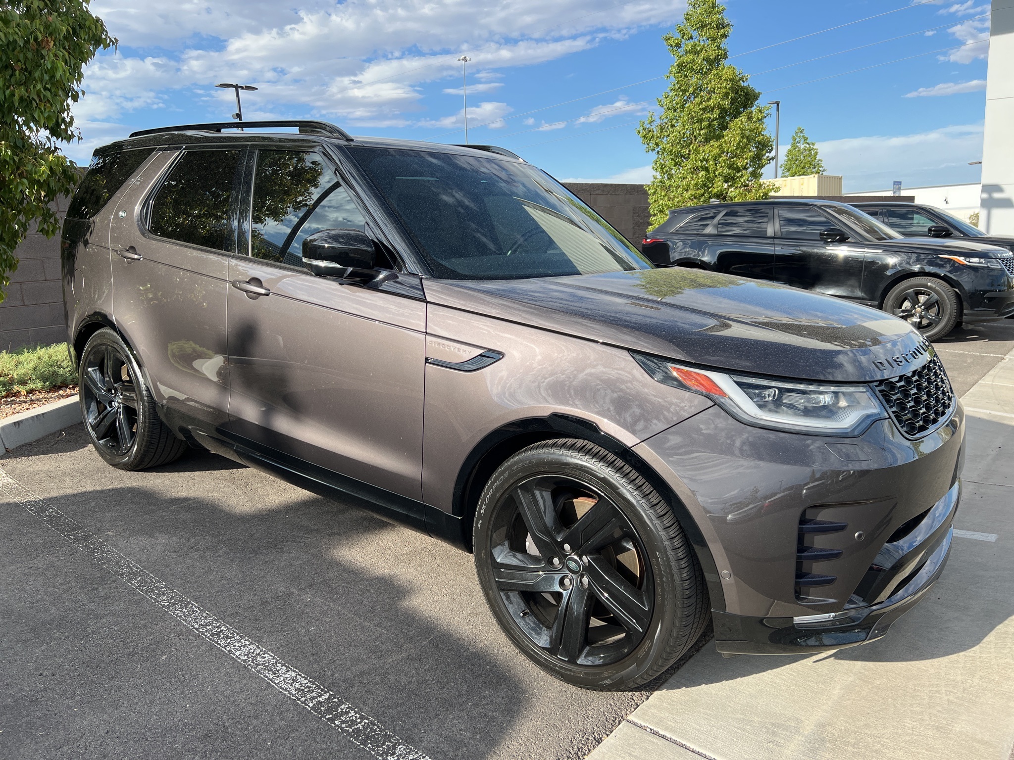 2023 Land Rover Discovery HSE R-Dynamic photo 4