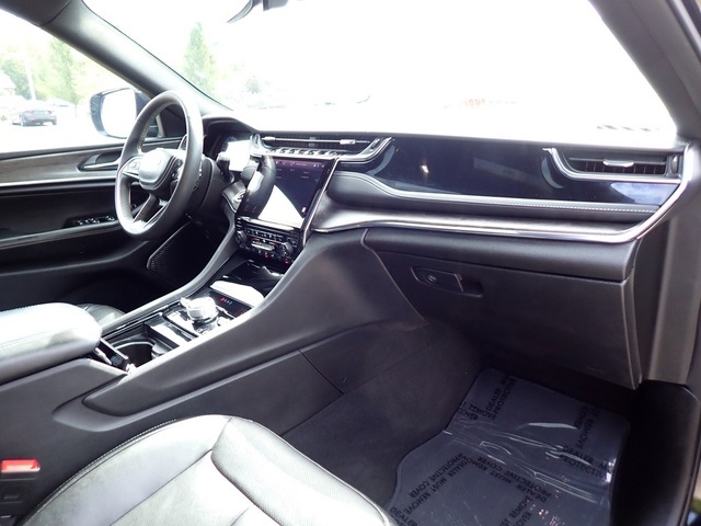 2023 Jeep Grand Cherokee Overland photo 11