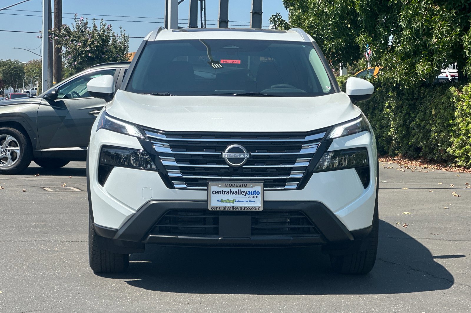 2026 Nissan Rogue SV photo 4