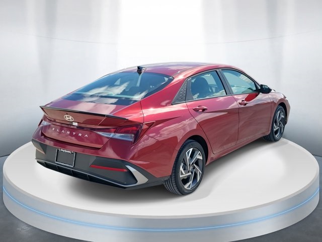 2025 Hyundai Elantra SEL Sport photo 4
