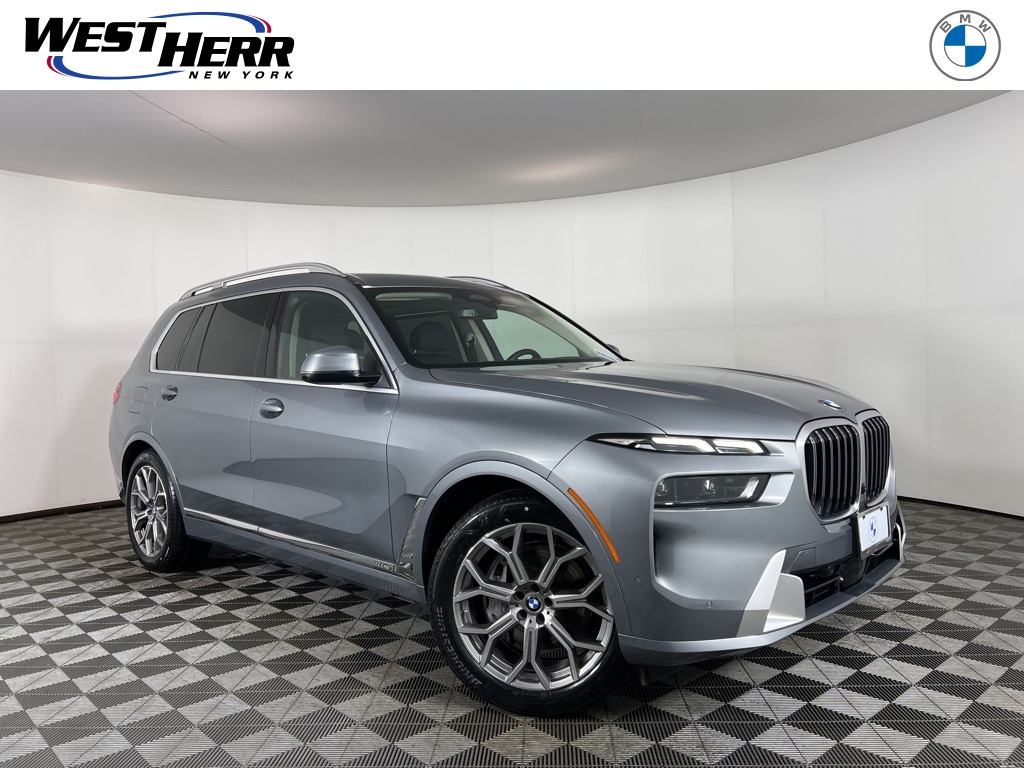 2023 BMW X7 40i's photo
