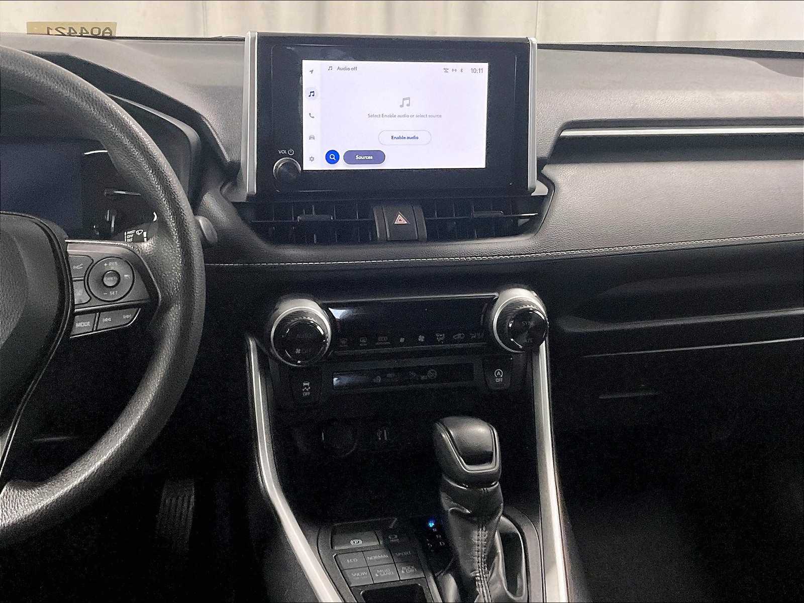 2024 Toyota RAV4 XLE photo 18