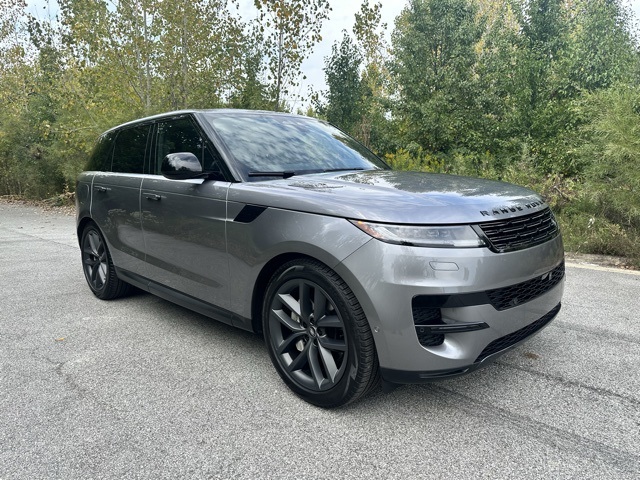 2025 Land Rover Range Rover Sport SE photo 3