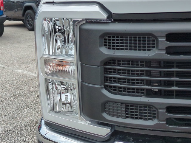 2026 Ford F-350 XL photo 9