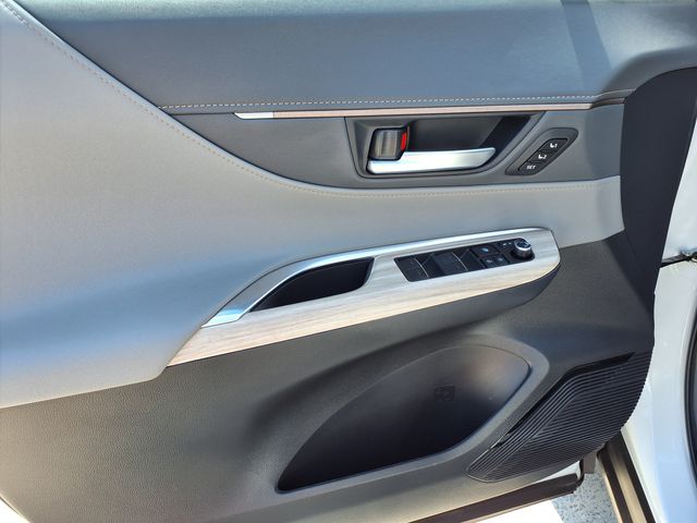 2024 Toyota Venza XLE photo 22