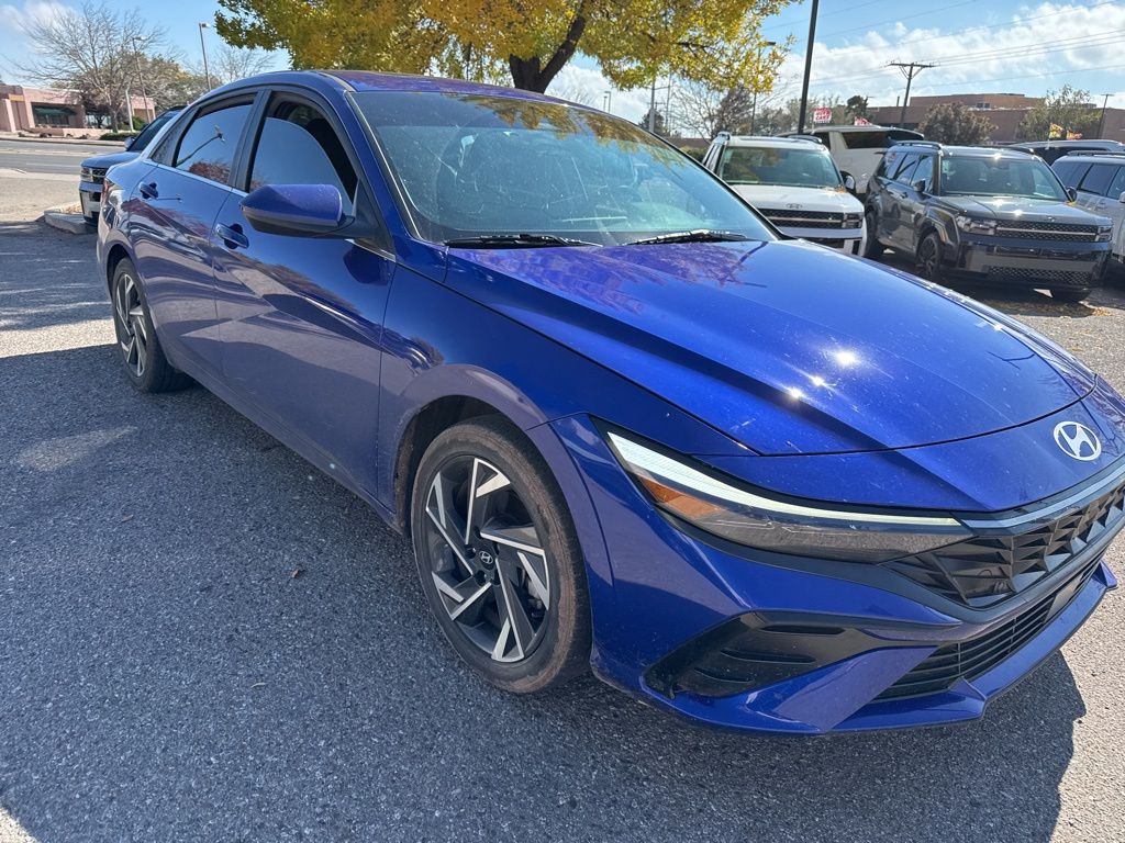 2024 Hyundai Elantra SEL Convenience photo 4