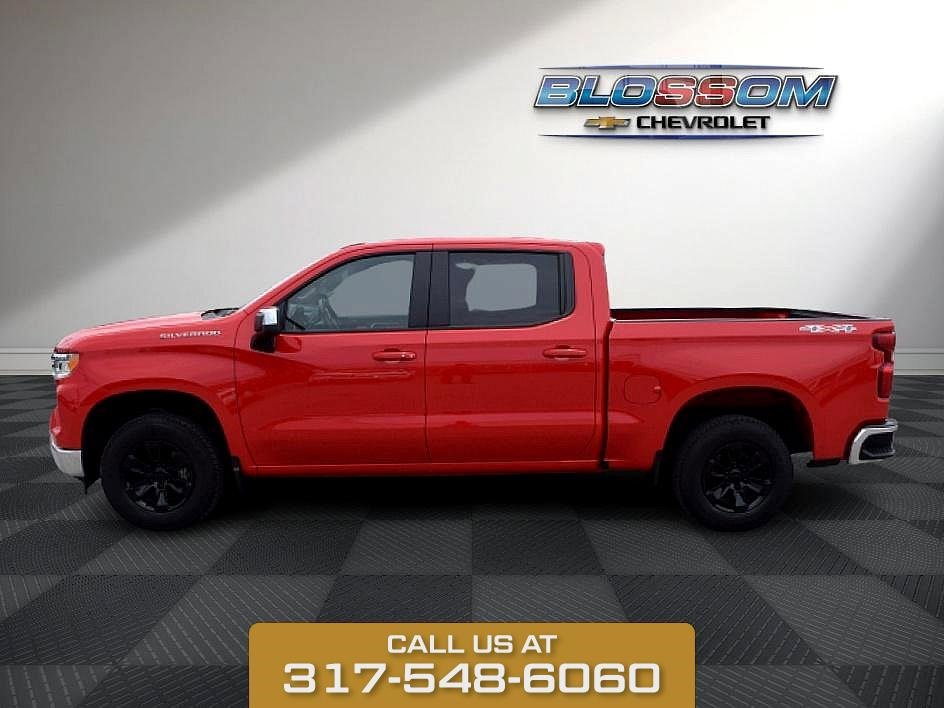 2025 Chevrolet Silverado 1500 LT photo 4