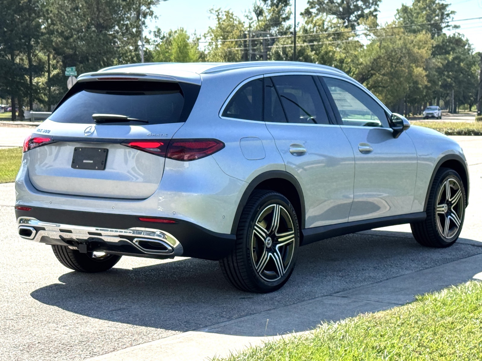 2026 Mercedes Benz GLC 300 4MATIC photo 3