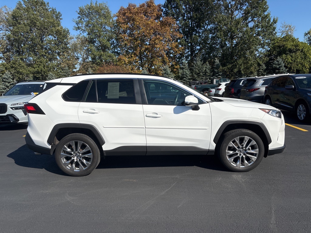2020 Toyota RAV4 XLE Premium photo 4