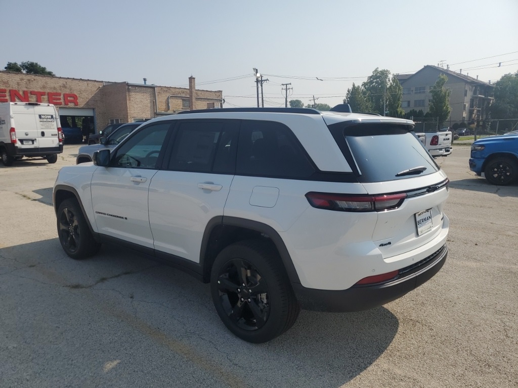 2025 Jeep Grand Cherokee Limited photo 3