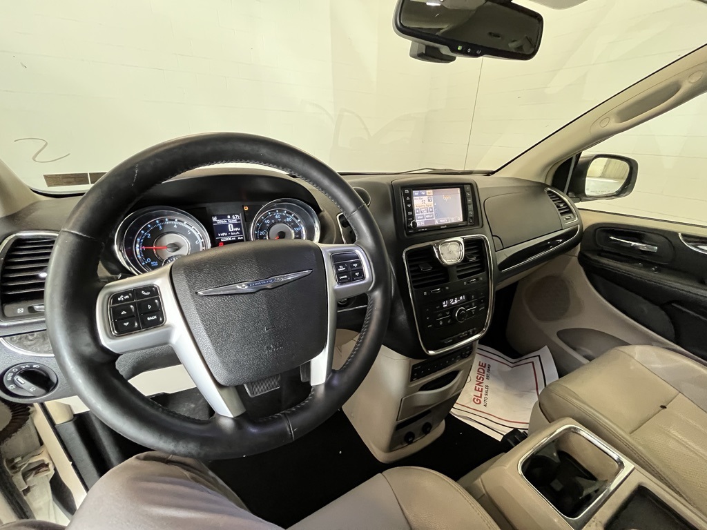 2011 Chrysler Town & Country photo 9