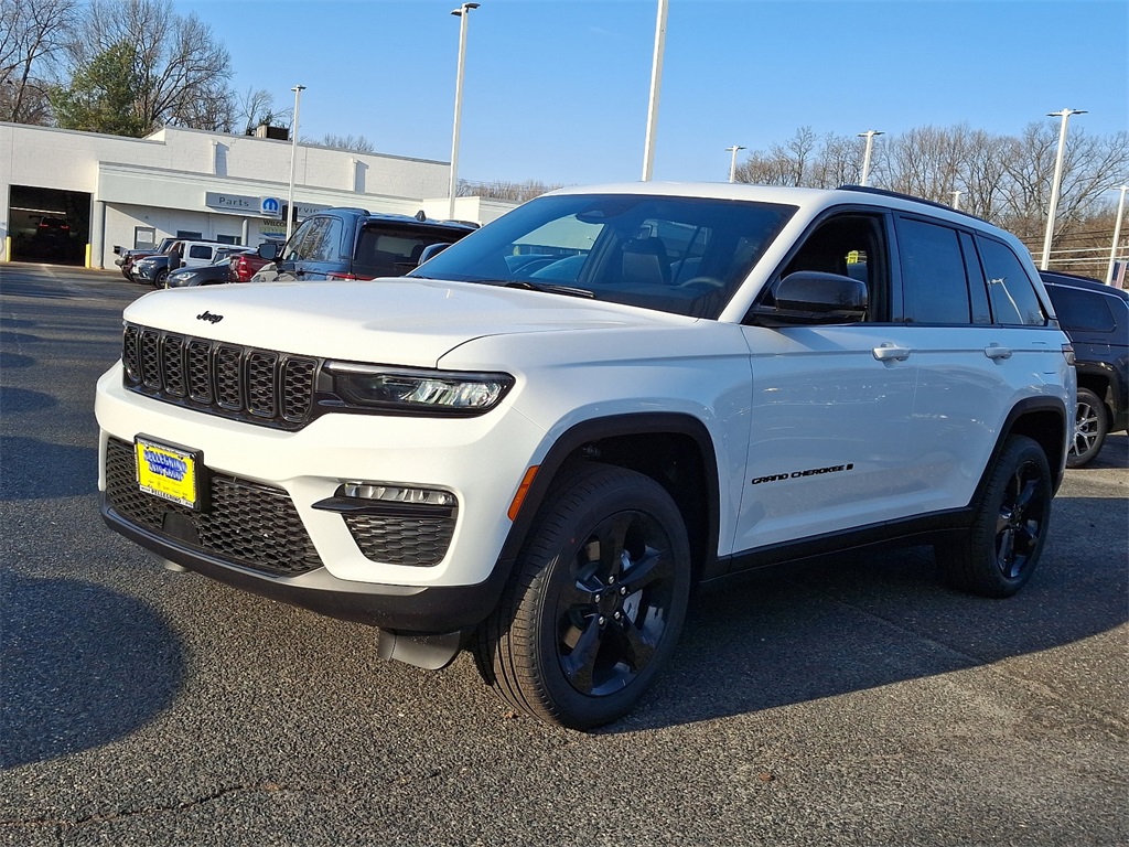 2025 Jeep Grand Cherokee Limited photo 2