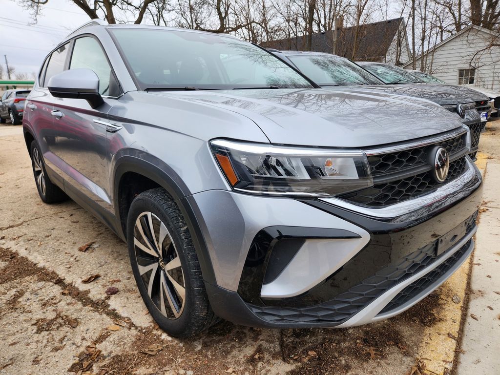 2023 Volkswagen Taos SE's photo