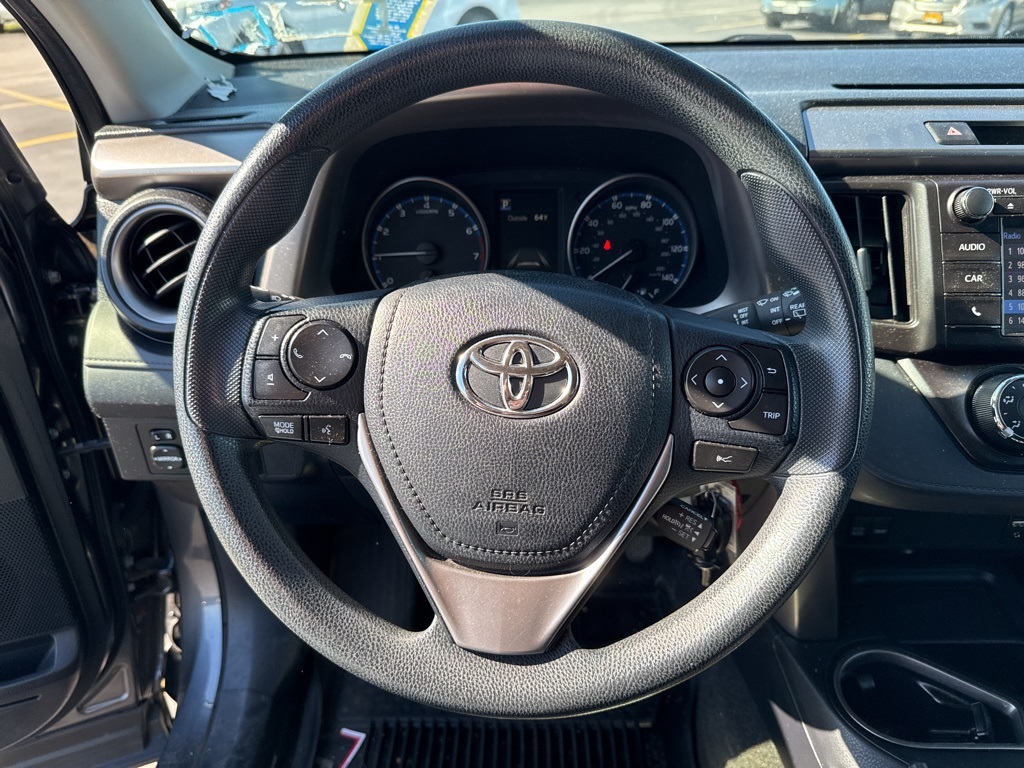 2018 Toyota RAV4 LE photo 6