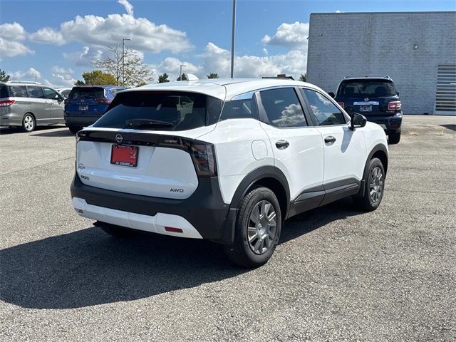 2025 Nissan Kicks S photo 3