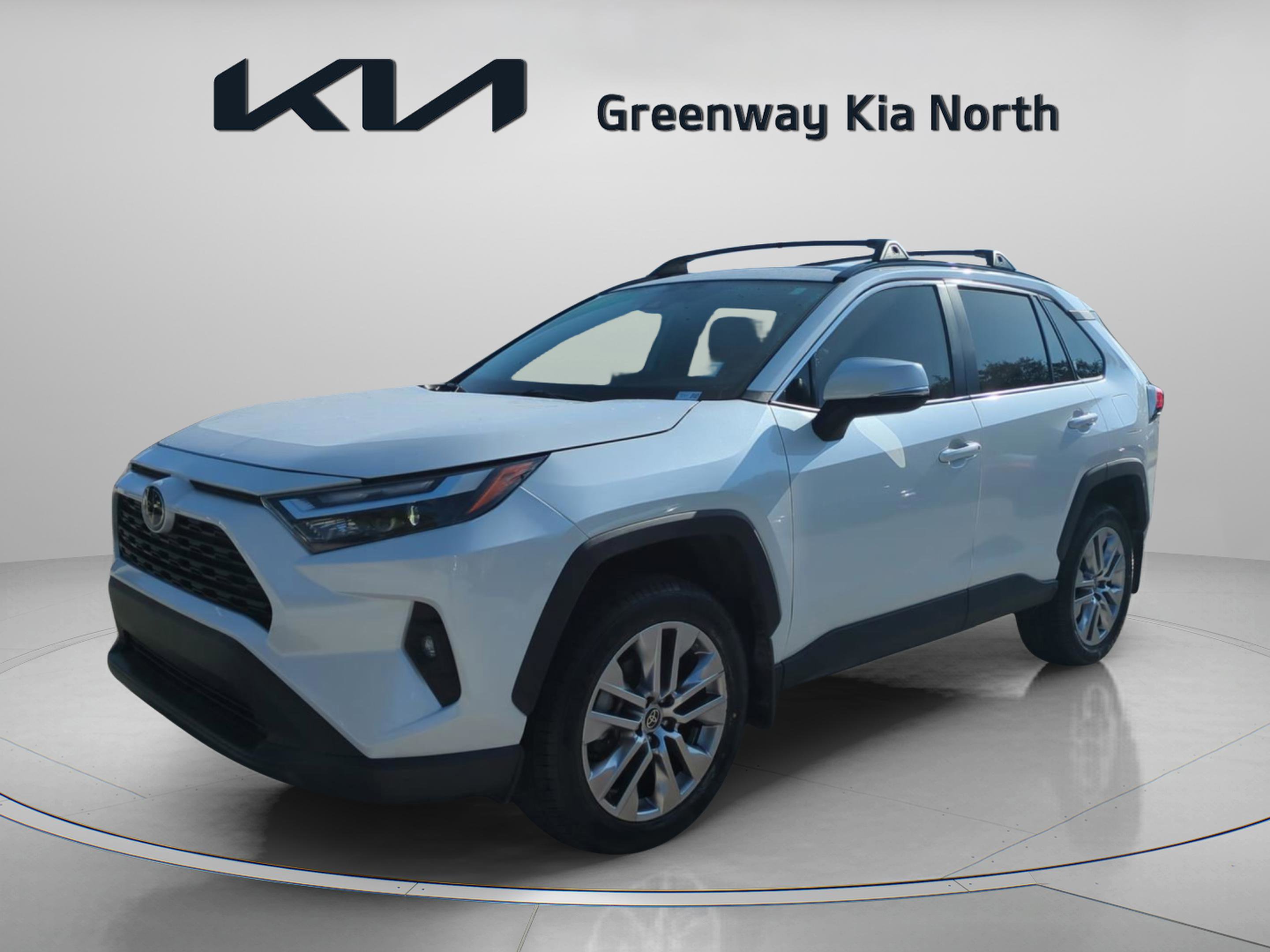 2024 Toyota RAV4 XLE Premium photo 3