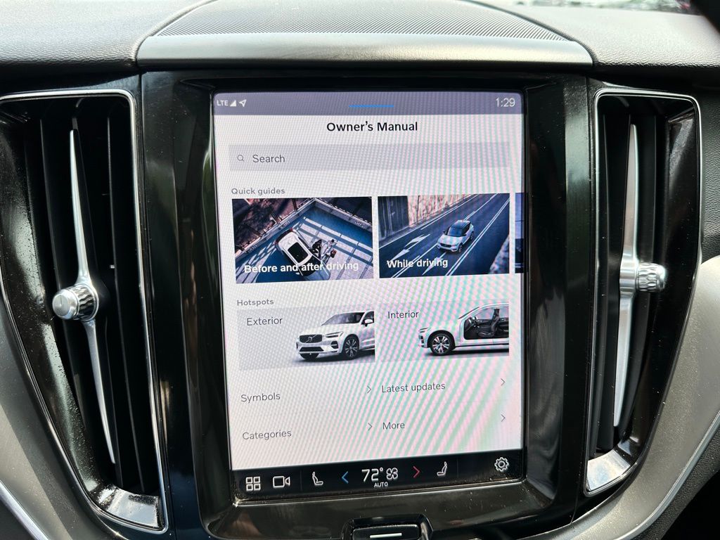 2025 Volvo XC60 B5 Core photo 16
