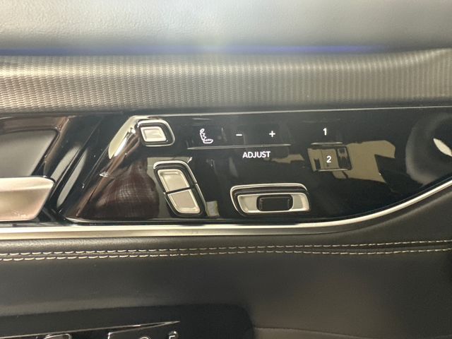 2024 Jeep Grand Wagoneer II photo 29