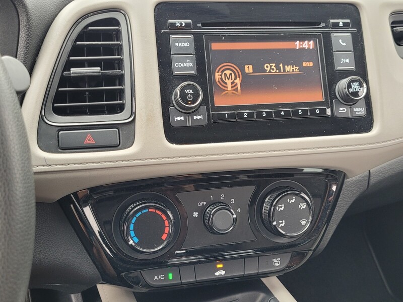 2017 Honda HR-V LX photo 17