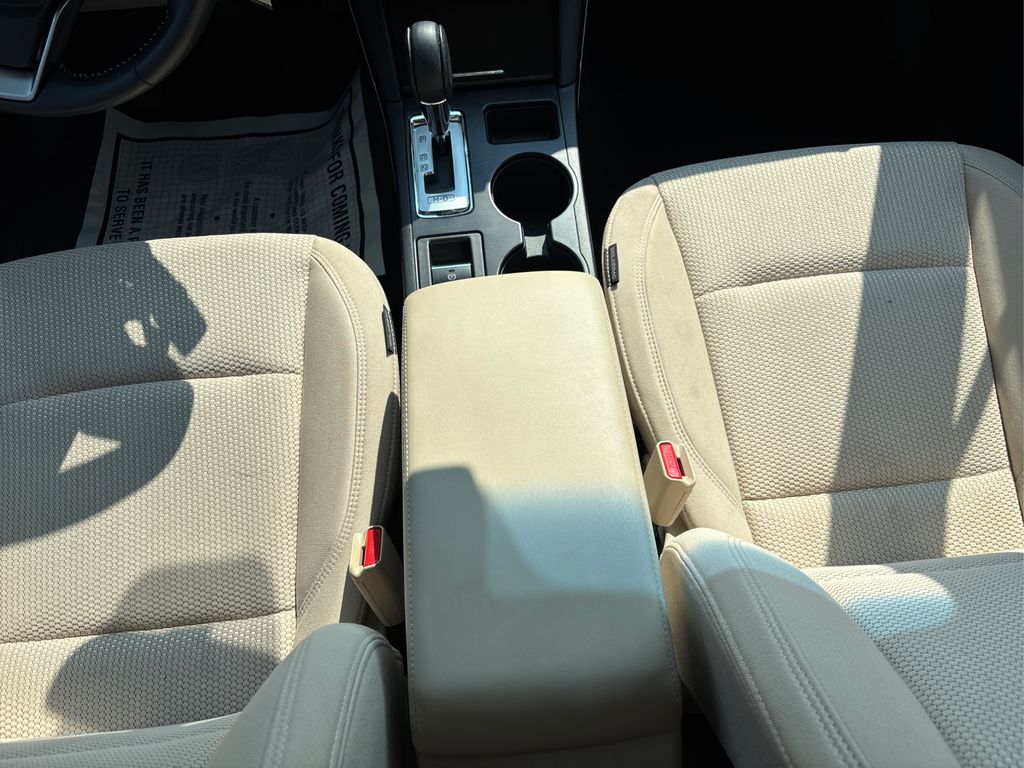 2019 Subaru Outback Premium photo 17