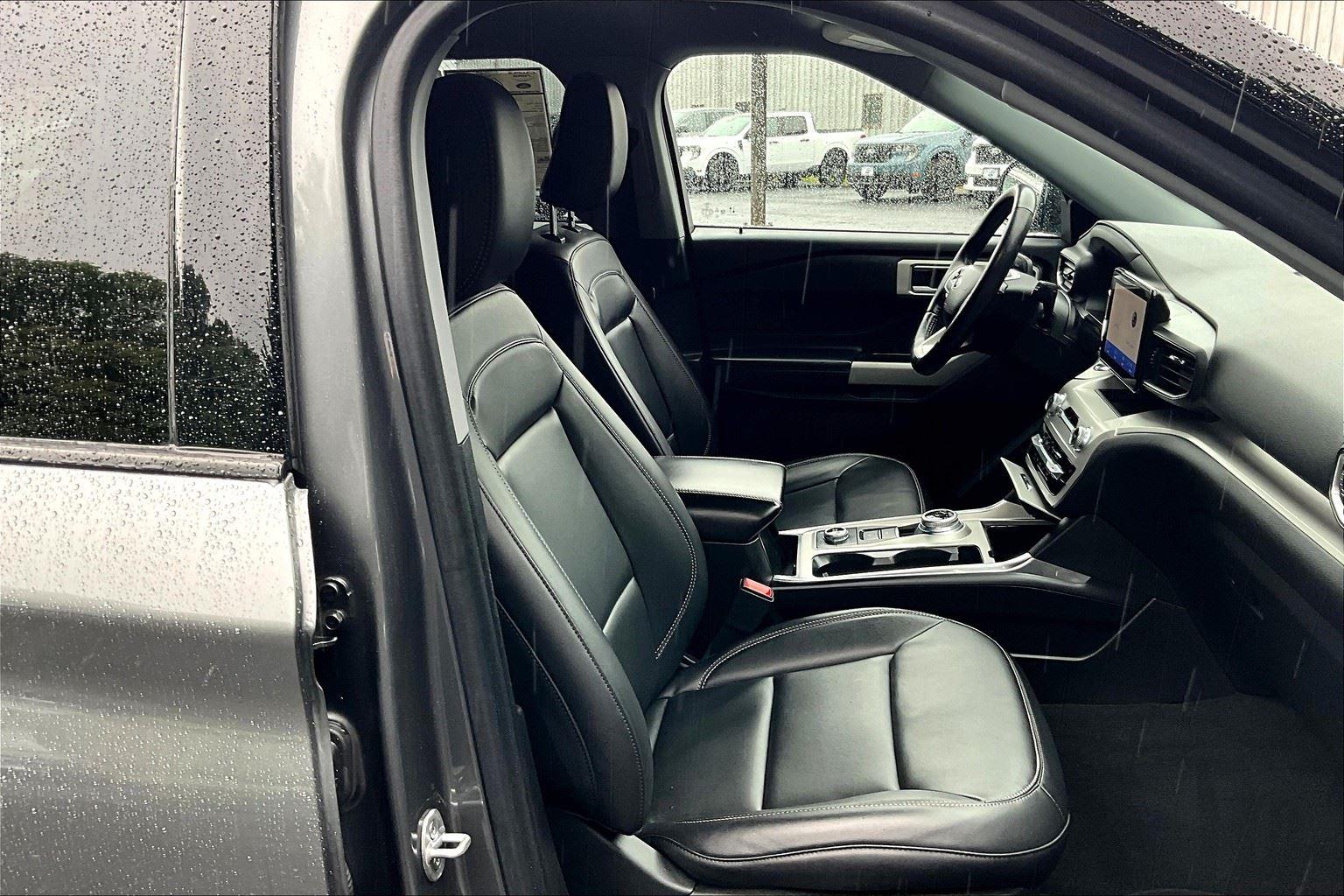 2022 Ford Explorer XLT photo 7