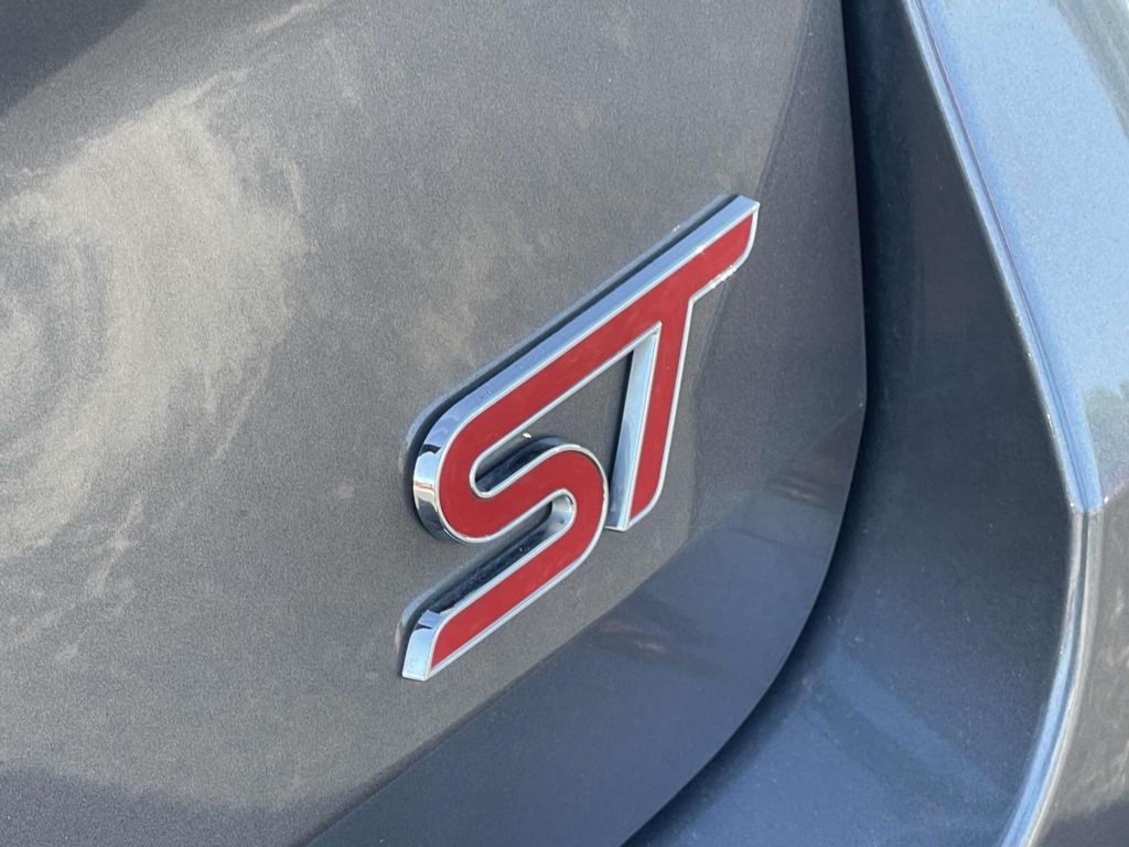 2022 Ford Explorer ST photo 5