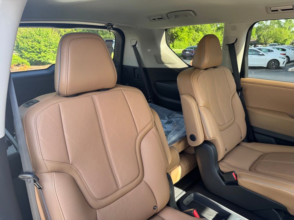 2025 Infiniti QX80 Sensory photo 14