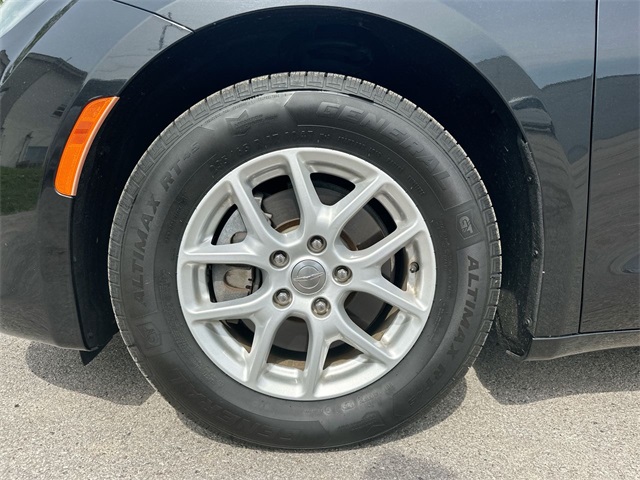 2017 Chrysler Pacifica LX photo 30