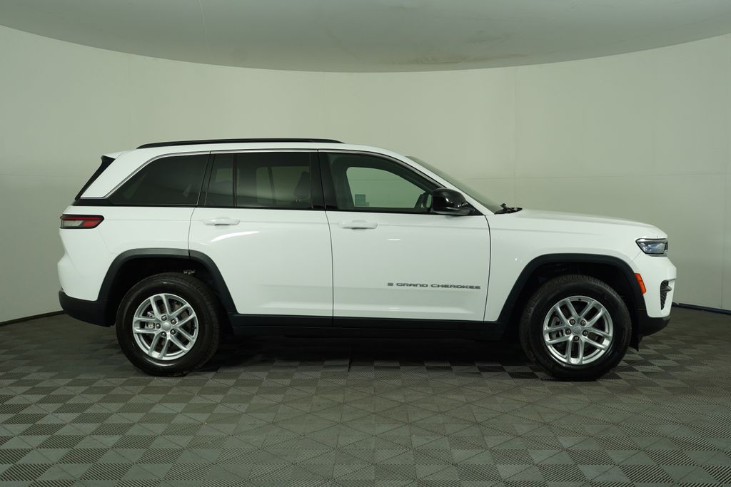 Used 2025 White Jeep Laredo image 2