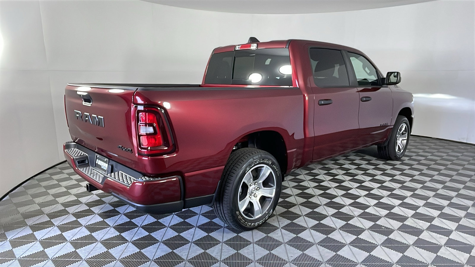 2025 Ram 1500 Tradesman photo 3