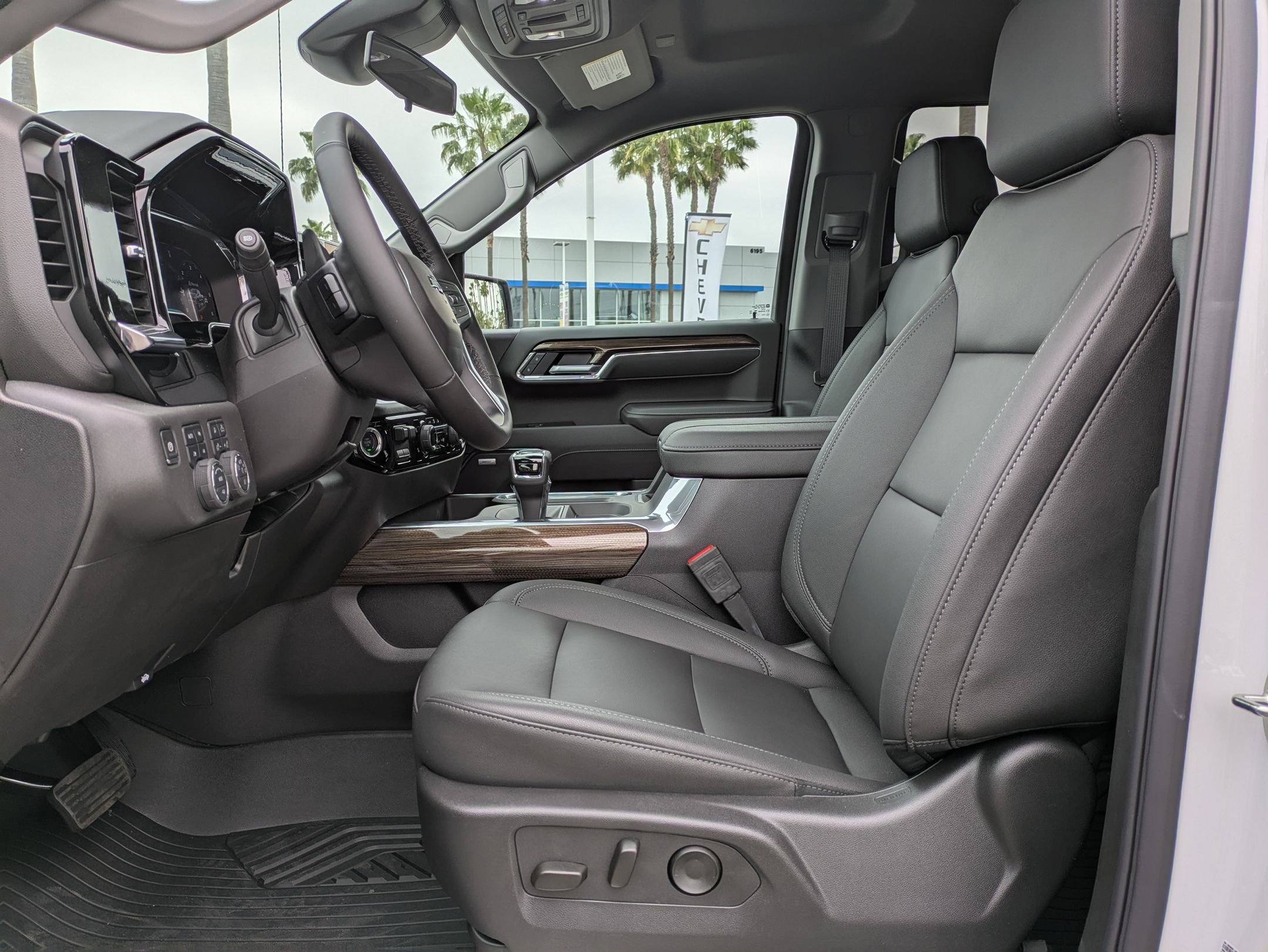 2025 Chevrolet Silverado 1500 RST photo 11