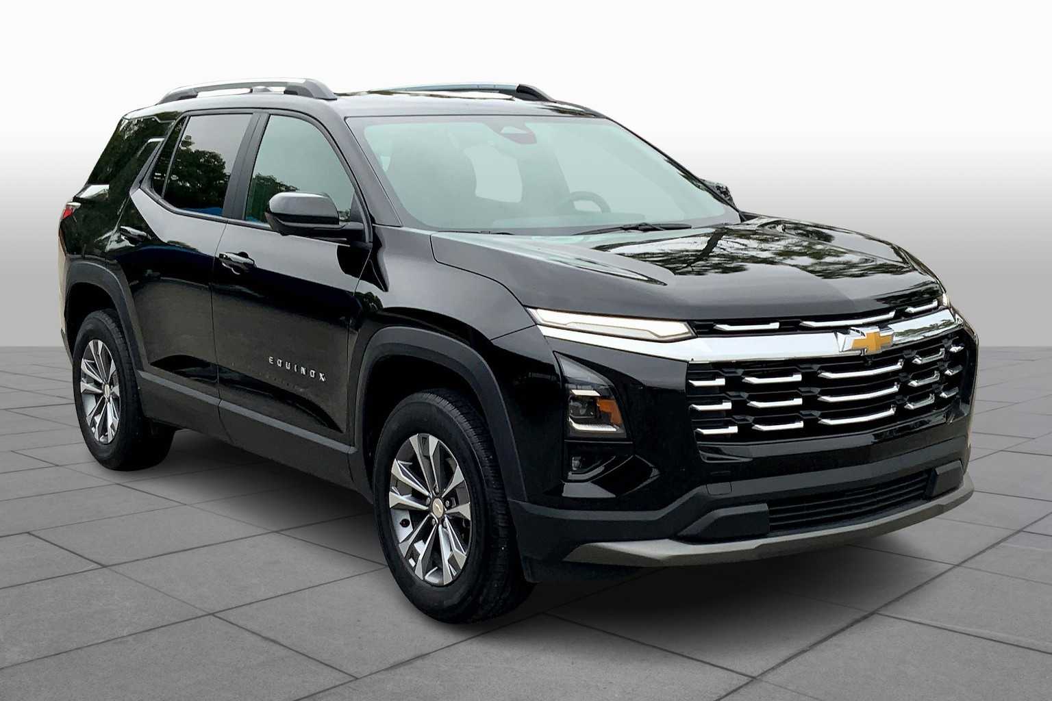 2025 Chevrolet Equinox LT photo 2