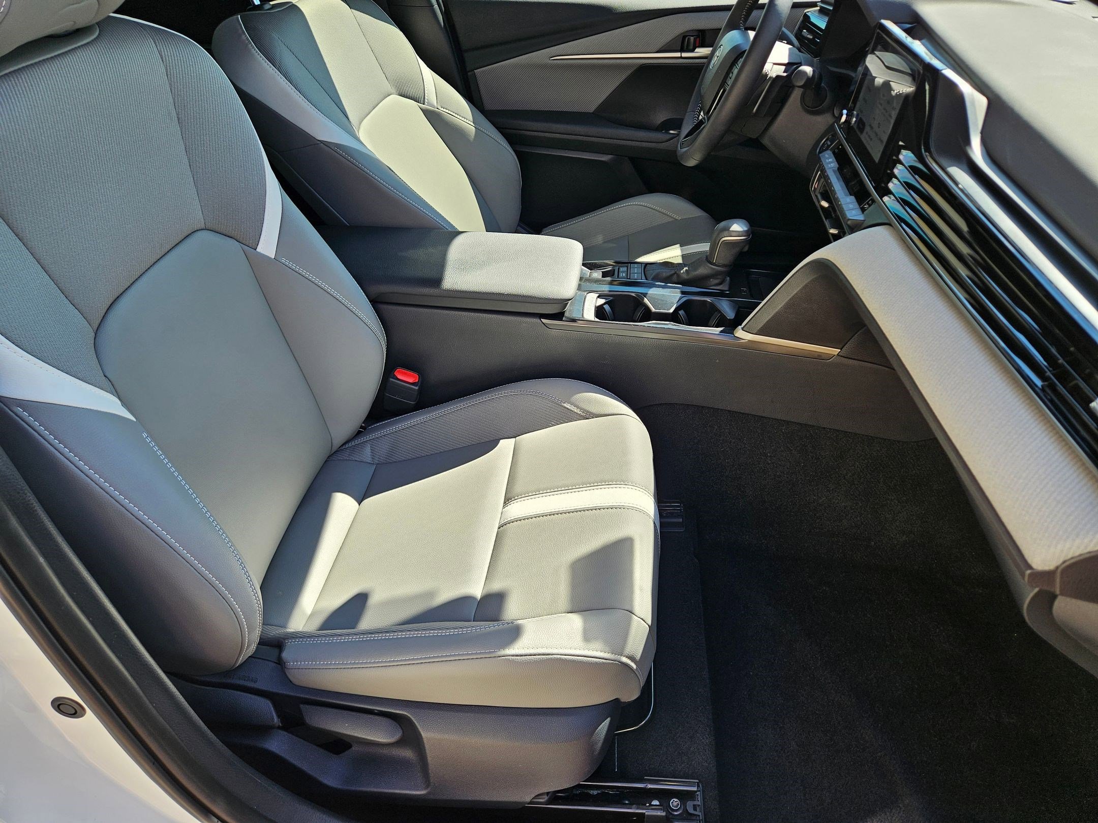 2025 Toyota Camry SE photo 17