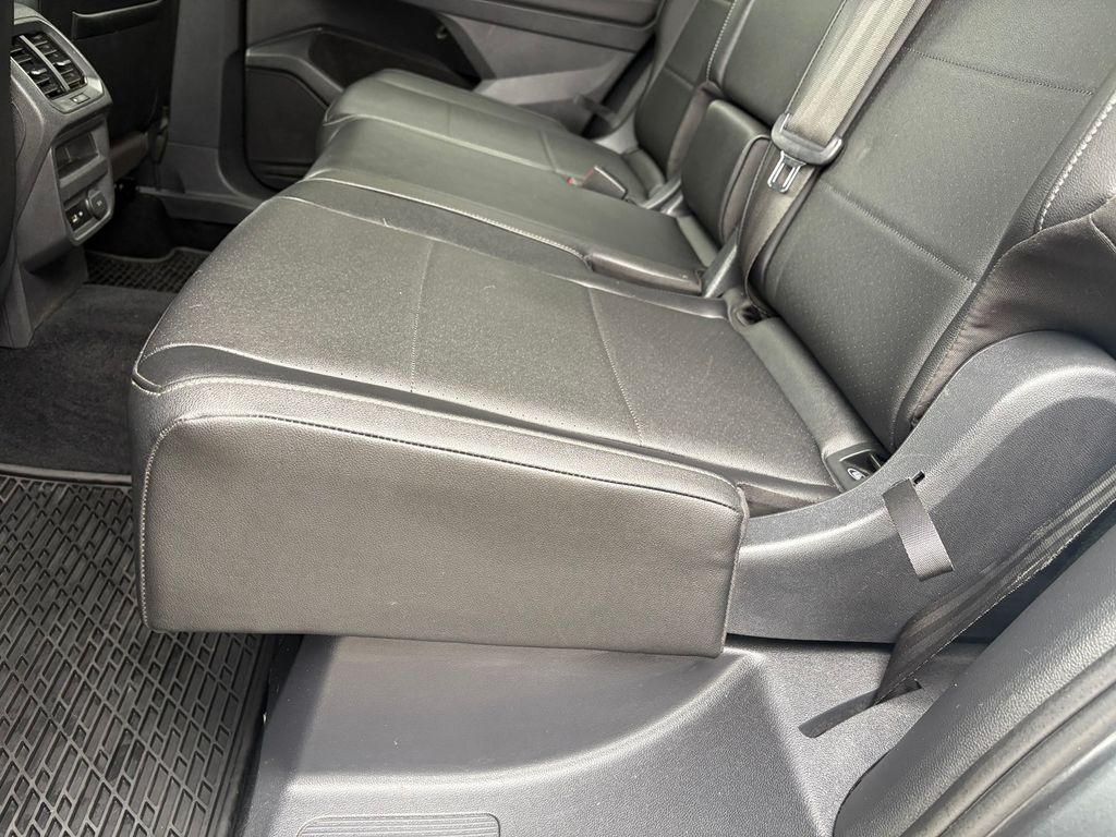2019 Volkswagen Tiguan SEL R-Line photo 24