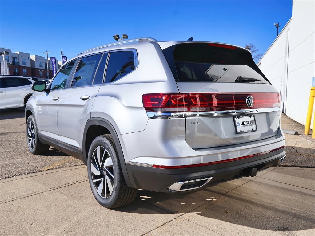 2026 Volkswagen Atlas SEL photo 2