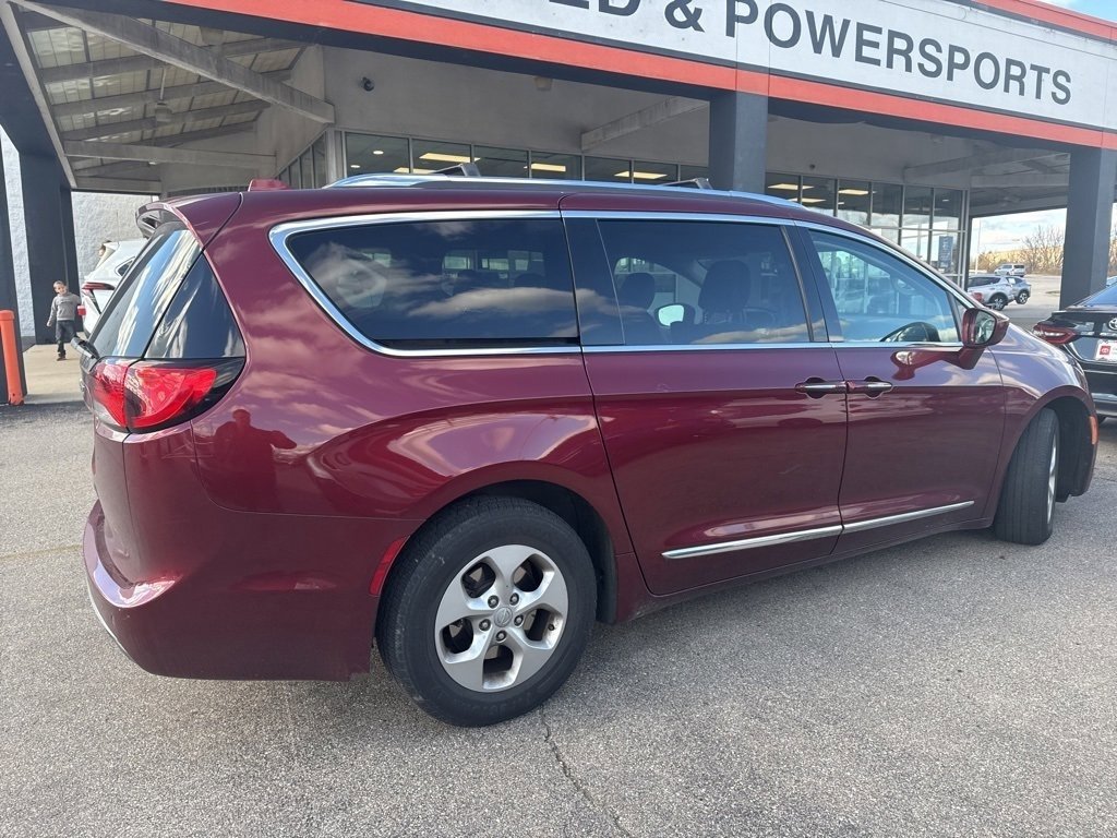 2017 Chrysler Pacifica Touring Plus photo 4