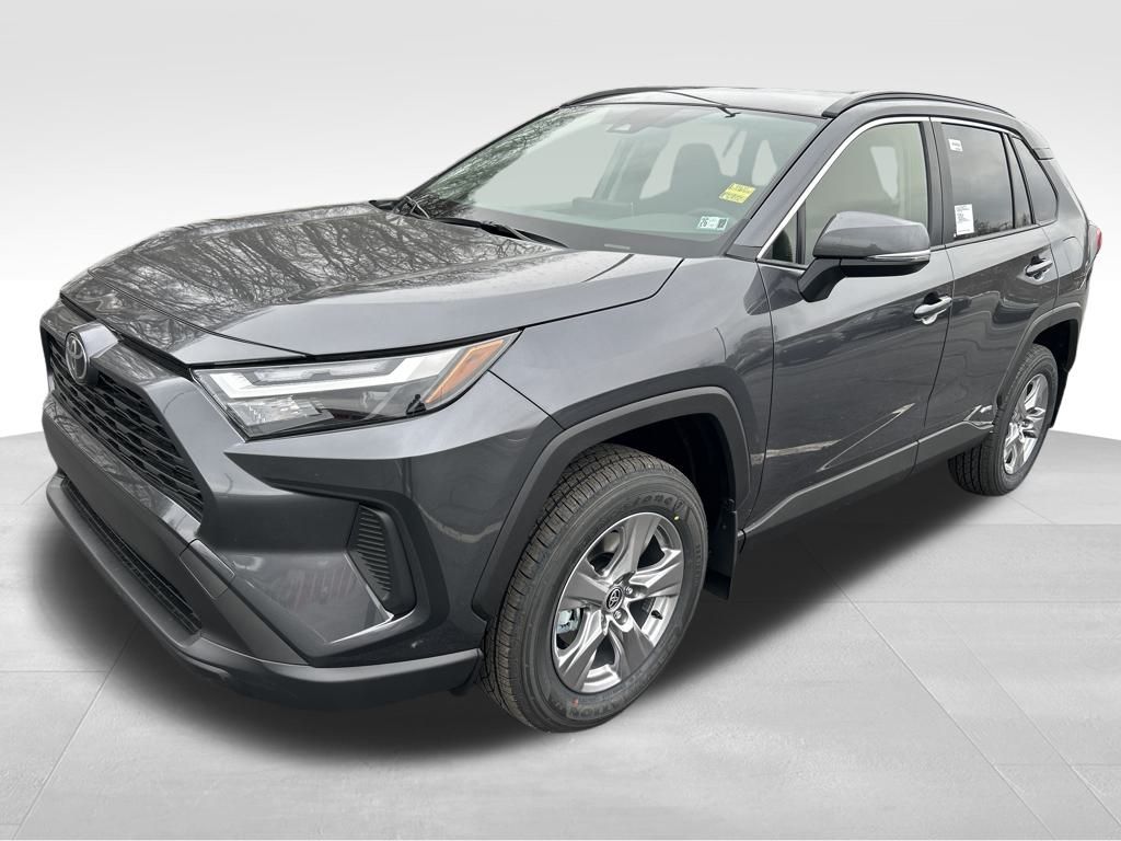 2025 Toyota RAV4 LE's photo