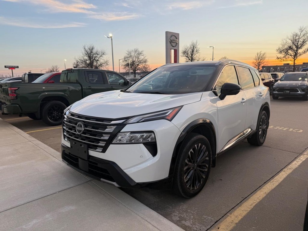 2024 Nissan Rogue Platinum's photo