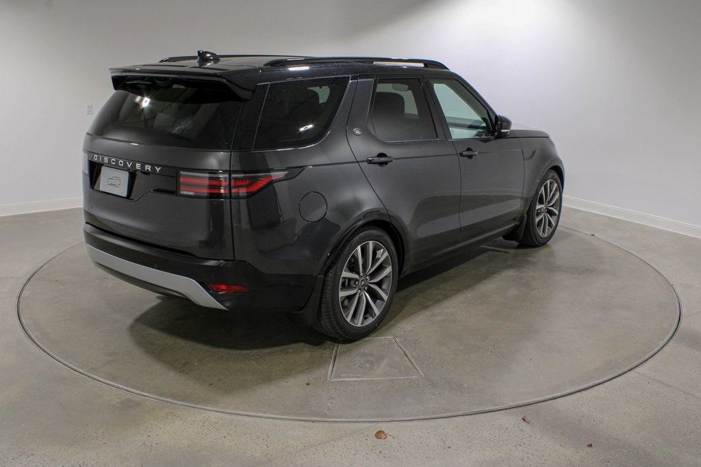 2026 Land Rover Discovery photo 4