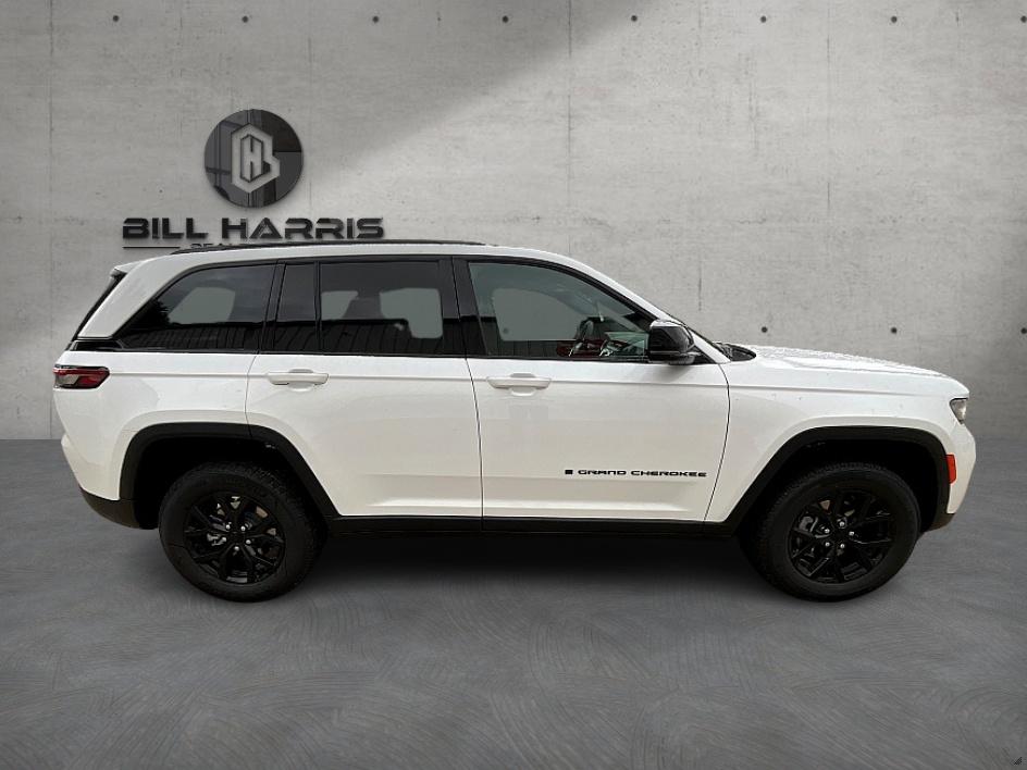 2025 Jeep Grand Cherokee Laredo Altitude photo 5