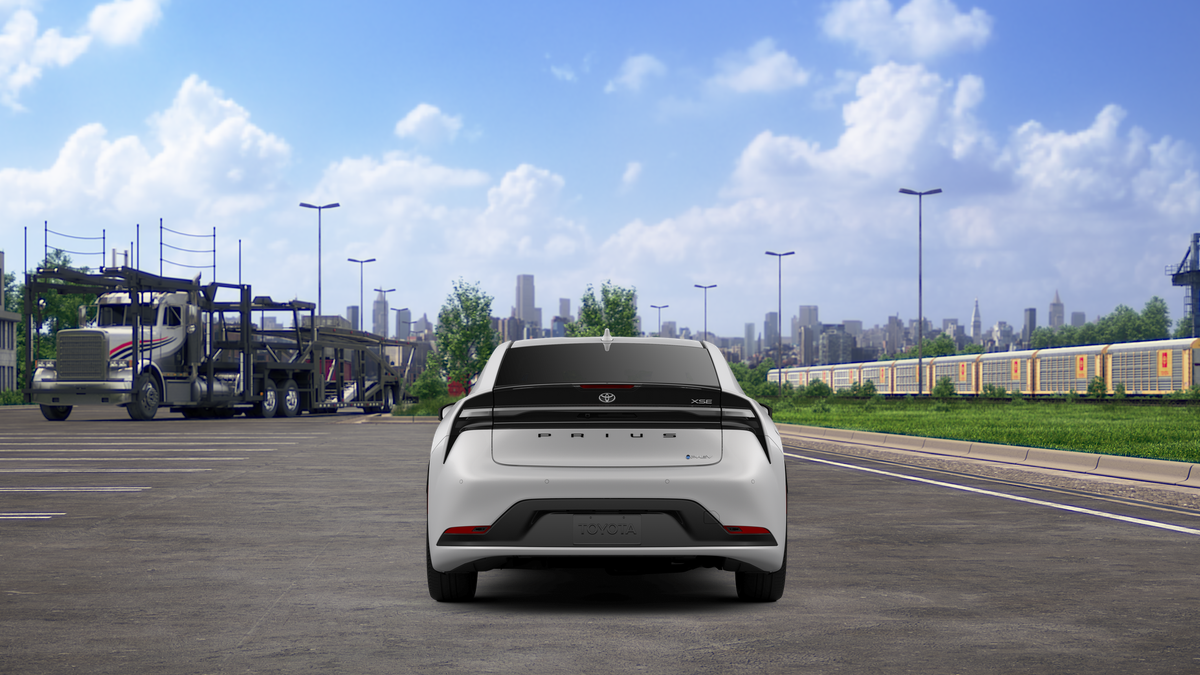 2026 Toyota Prius Plug-in Hybrid XSE photo 8