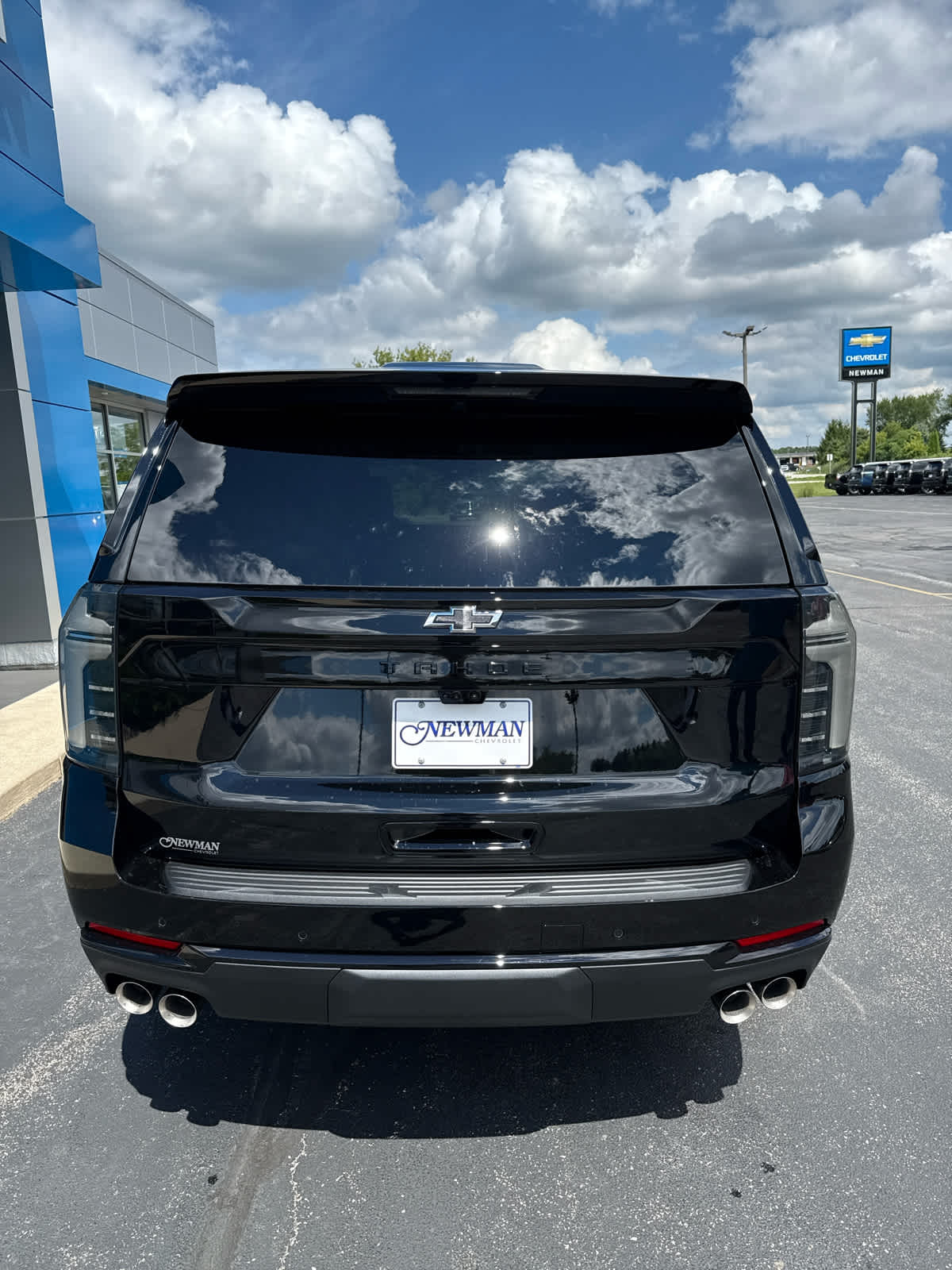 2025 Chevrolet Tahoe Z71 photo 2