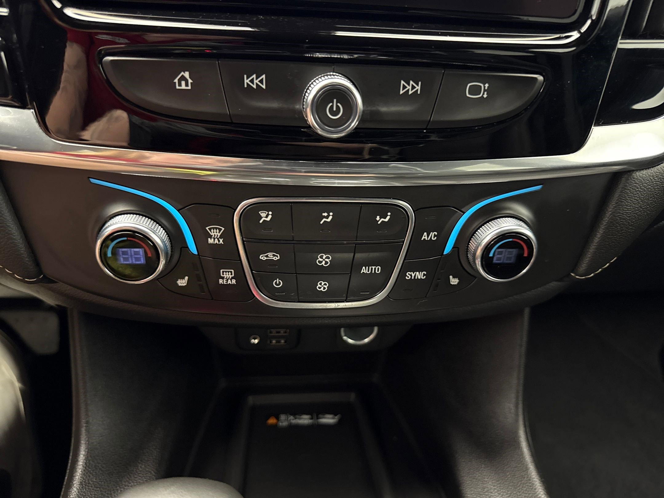 2023 Chevrolet Traverse Leather photo 19