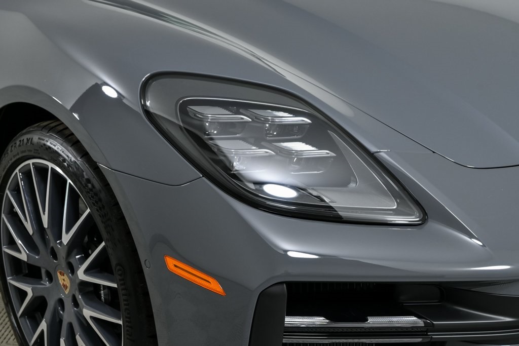 2025 Porsche Panamera Base photo 34