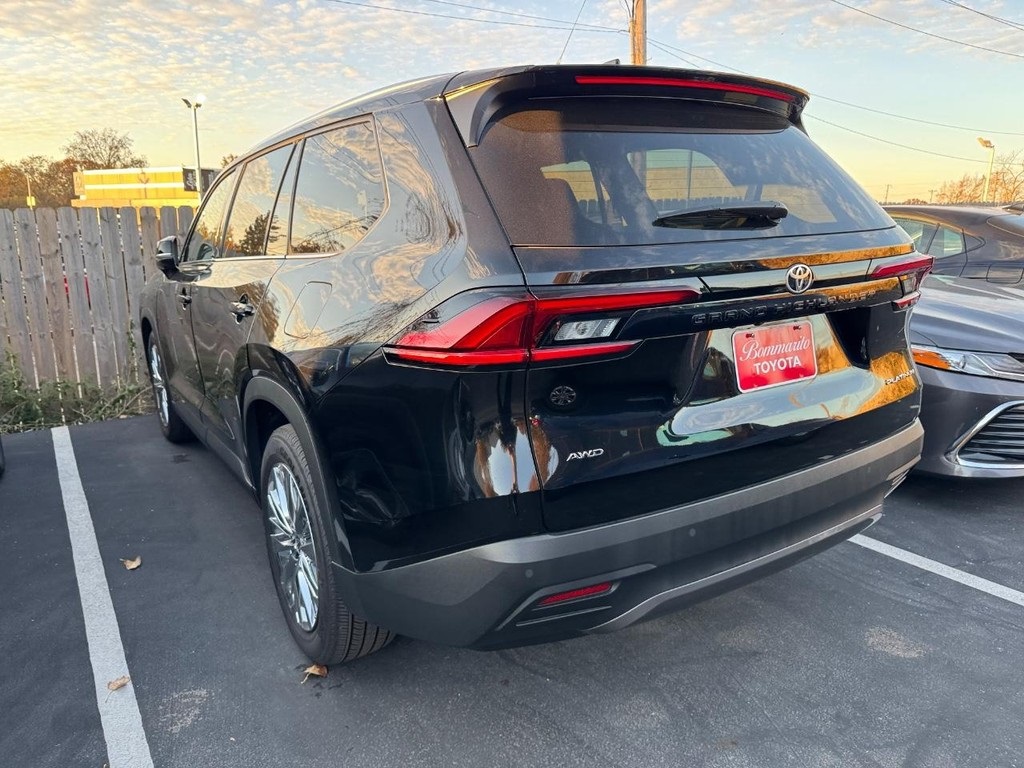 2025 Toyota Grand Highlander Platinum AWD photo 4
