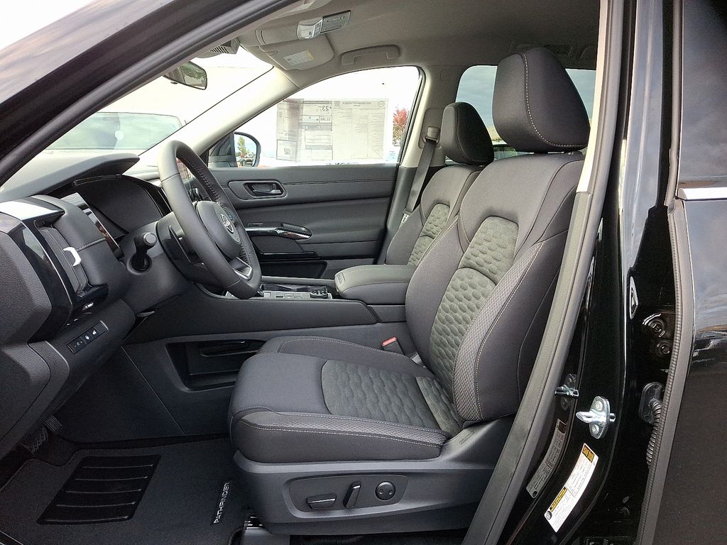 2025 Nissan Pathfinder SV photo 3
