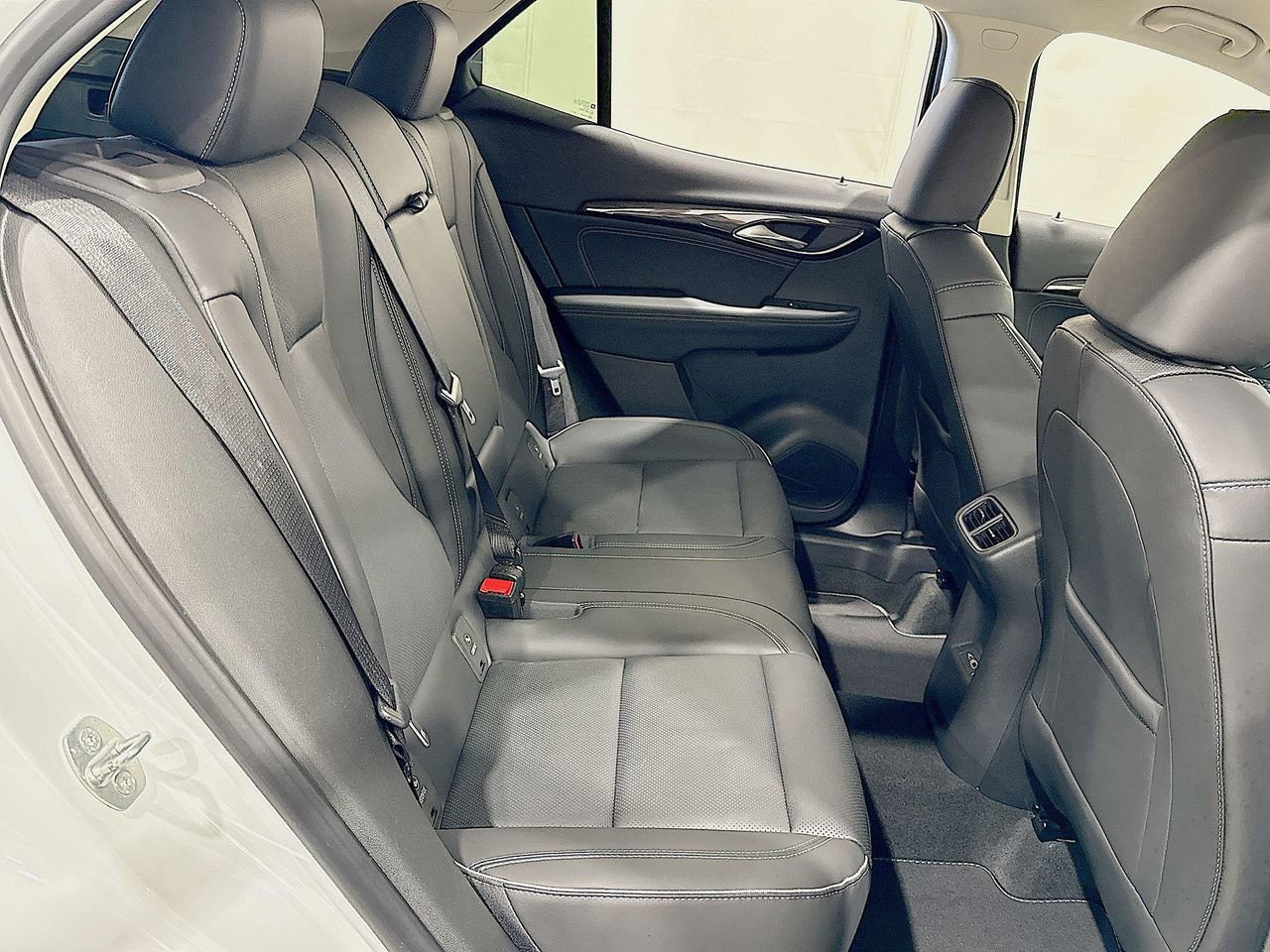 2023 Buick Envision Essence photo 23