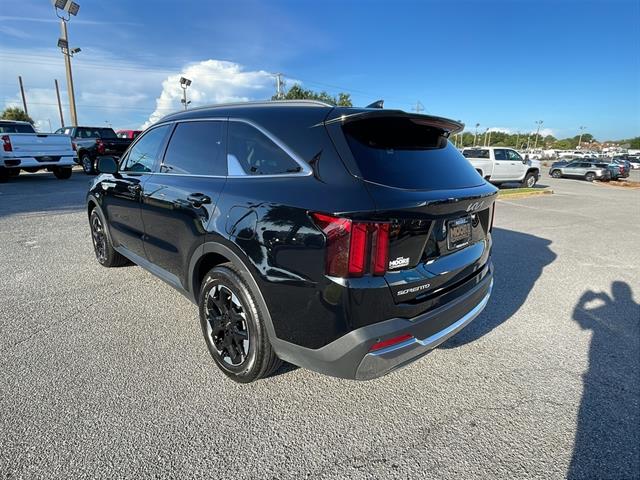 2024 Kia Sorento S photo 4